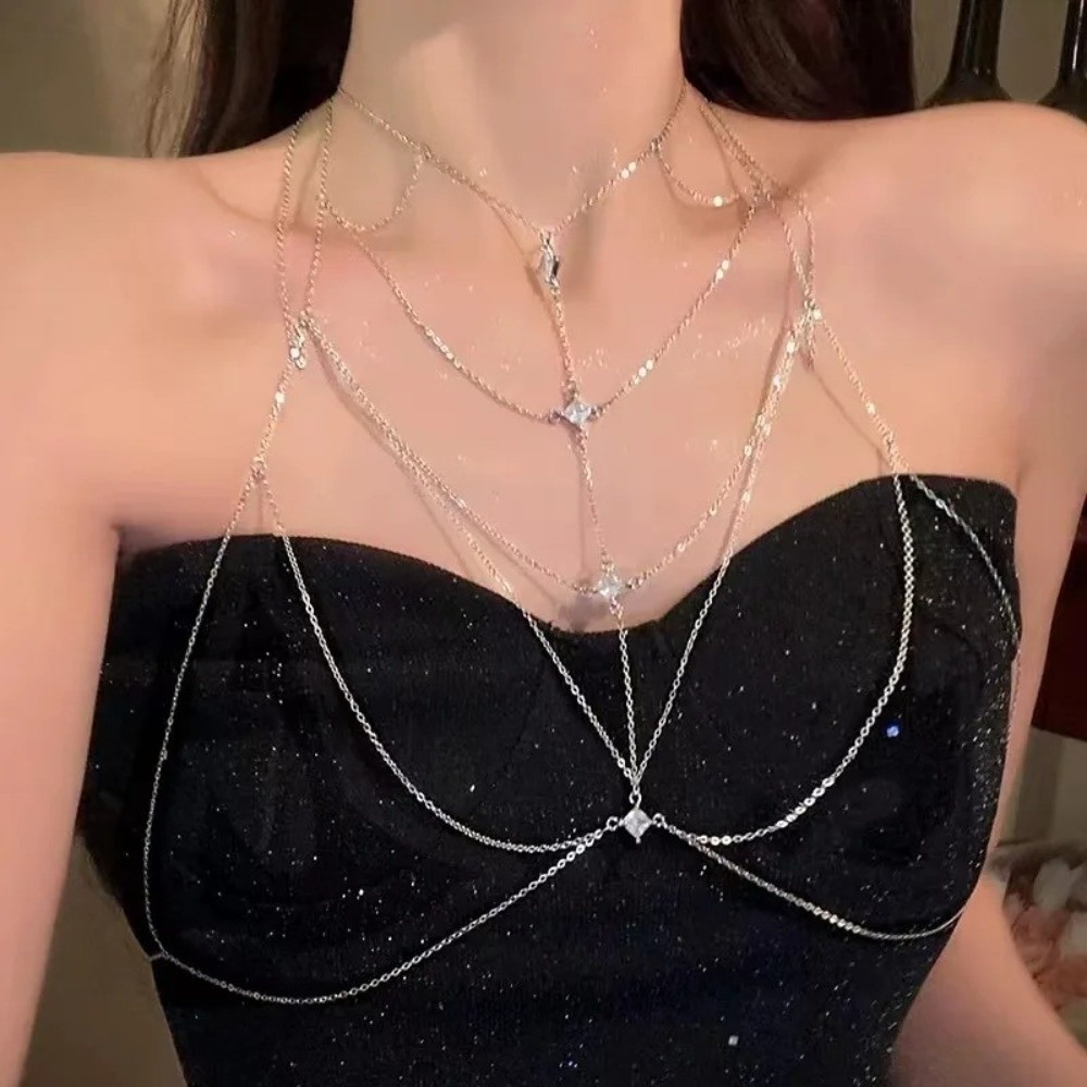 Glitter Rhinestone Bust Chain  - Body Jewelry Chest recension och pris